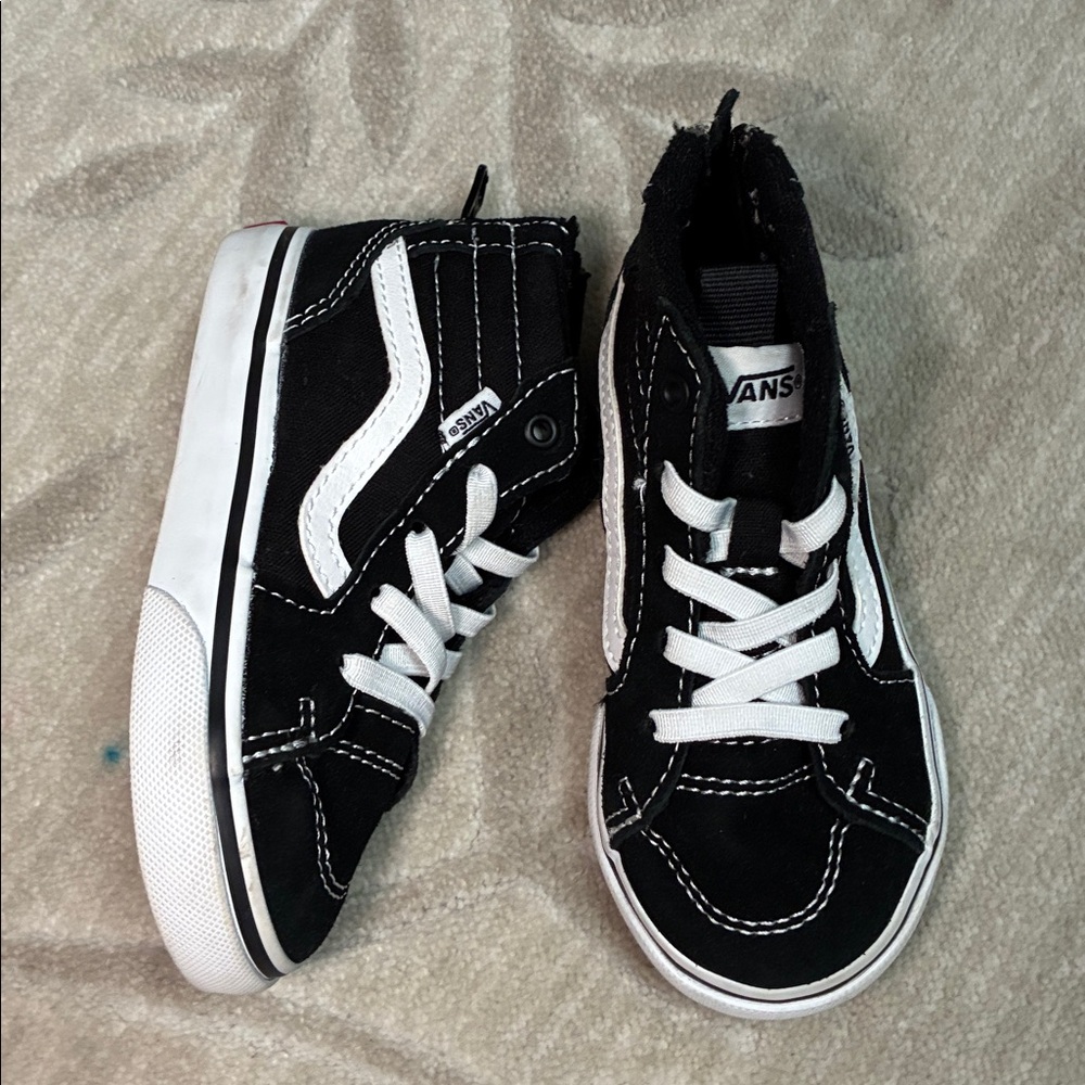 Vans Toddler 7 Classic Black and White High-Tops Zip Up Sneaker